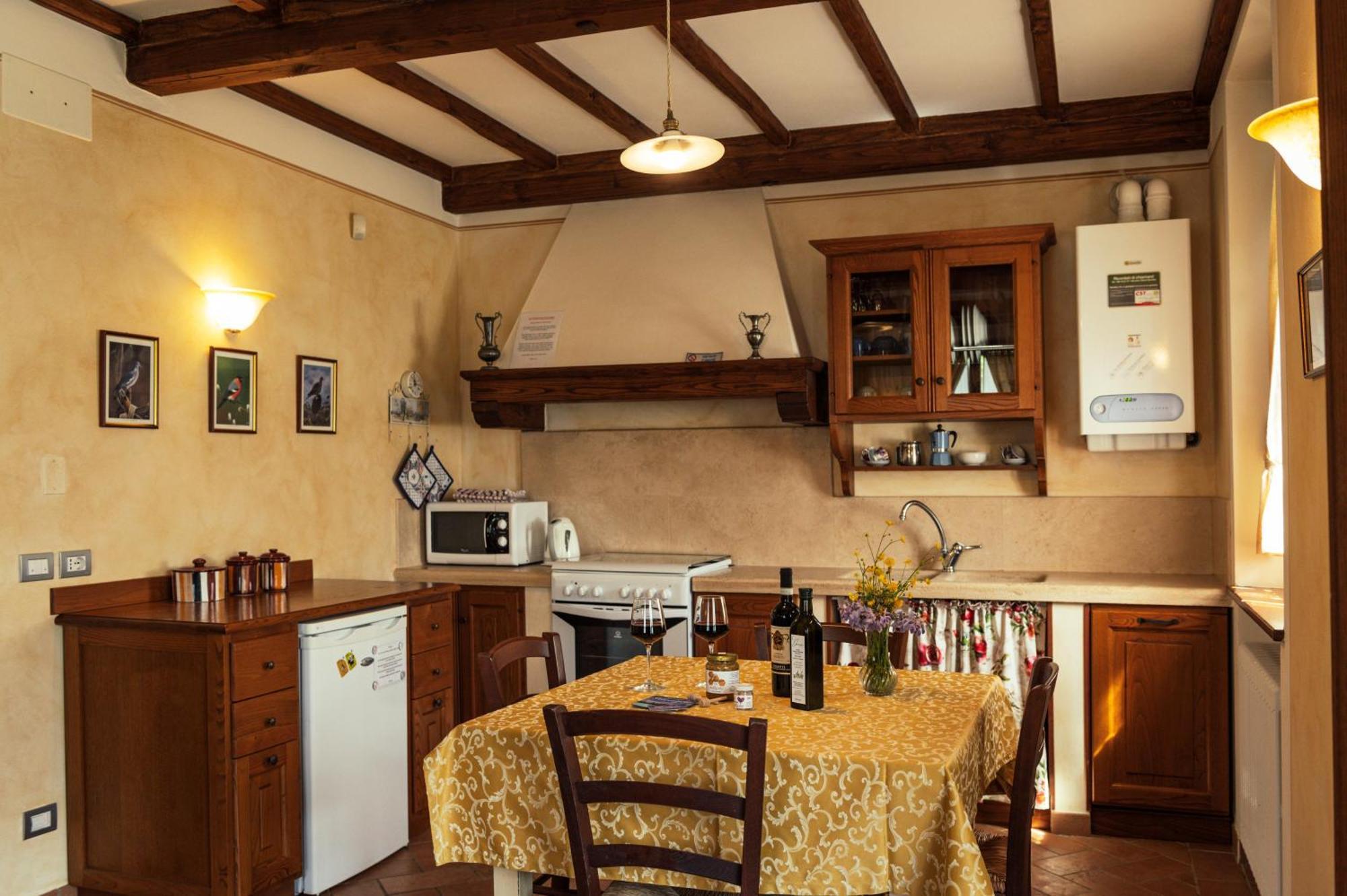 Agriturismo Casal Gheriglio Lucignano Bagian luar foto