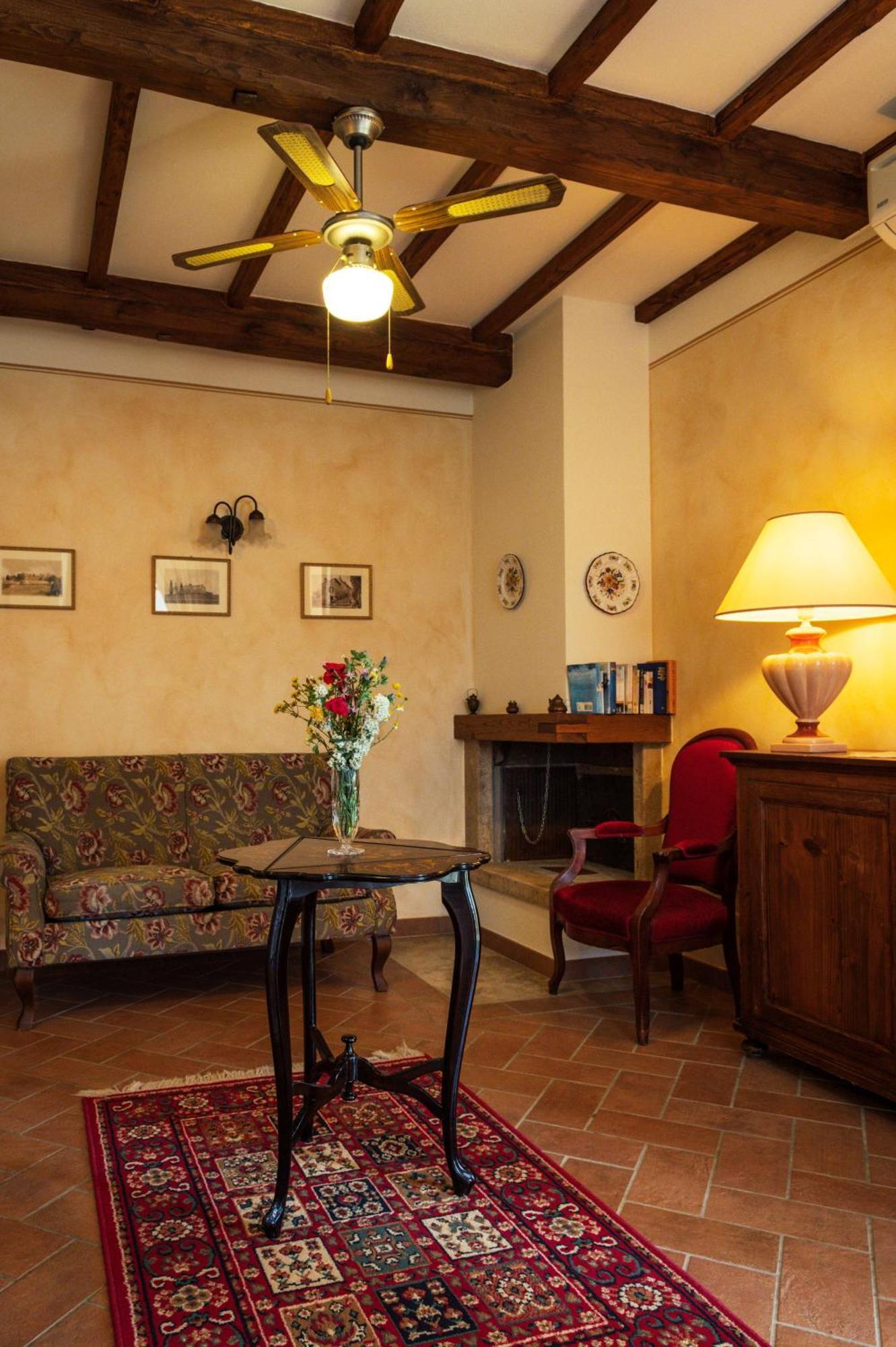 Agriturismo Casal Gheriglio Lucignano Bagian luar foto