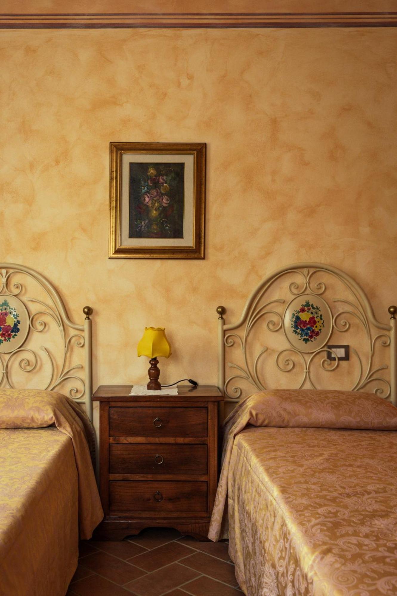 Agriturismo Casal Gheriglio Lucignano Bagian luar foto