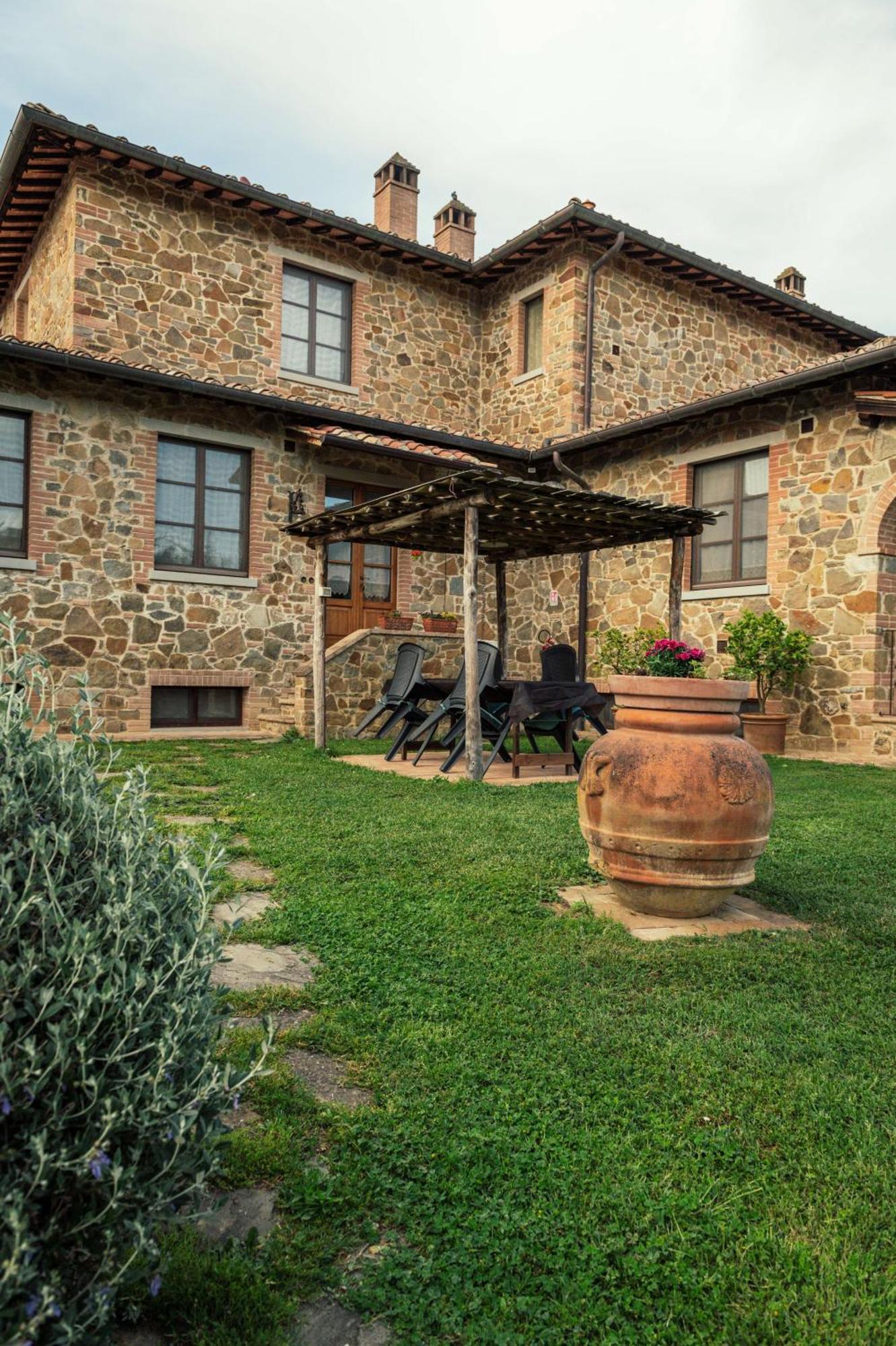Agriturismo Casal Gheriglio Lucignano Bagian luar foto
